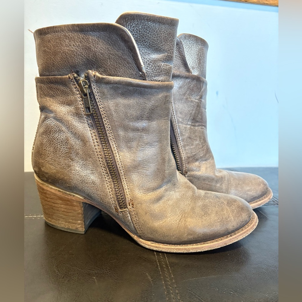 Freebird Distressed Brown Ankle Booties 9